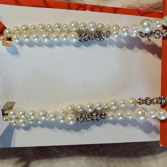 Carriage Ride Necklace 30" resin Pearls with accented glass stones. - Picture 7 of 15